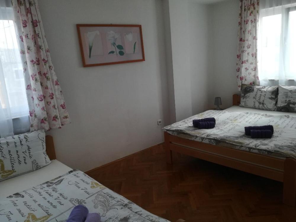 Apartment And Rooms Sidro Petrčane Kültér fotó